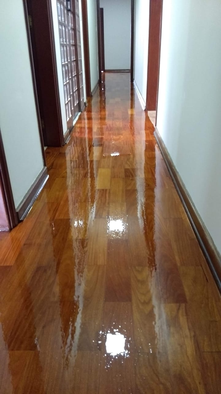 Raspagem e aplicação de resina
